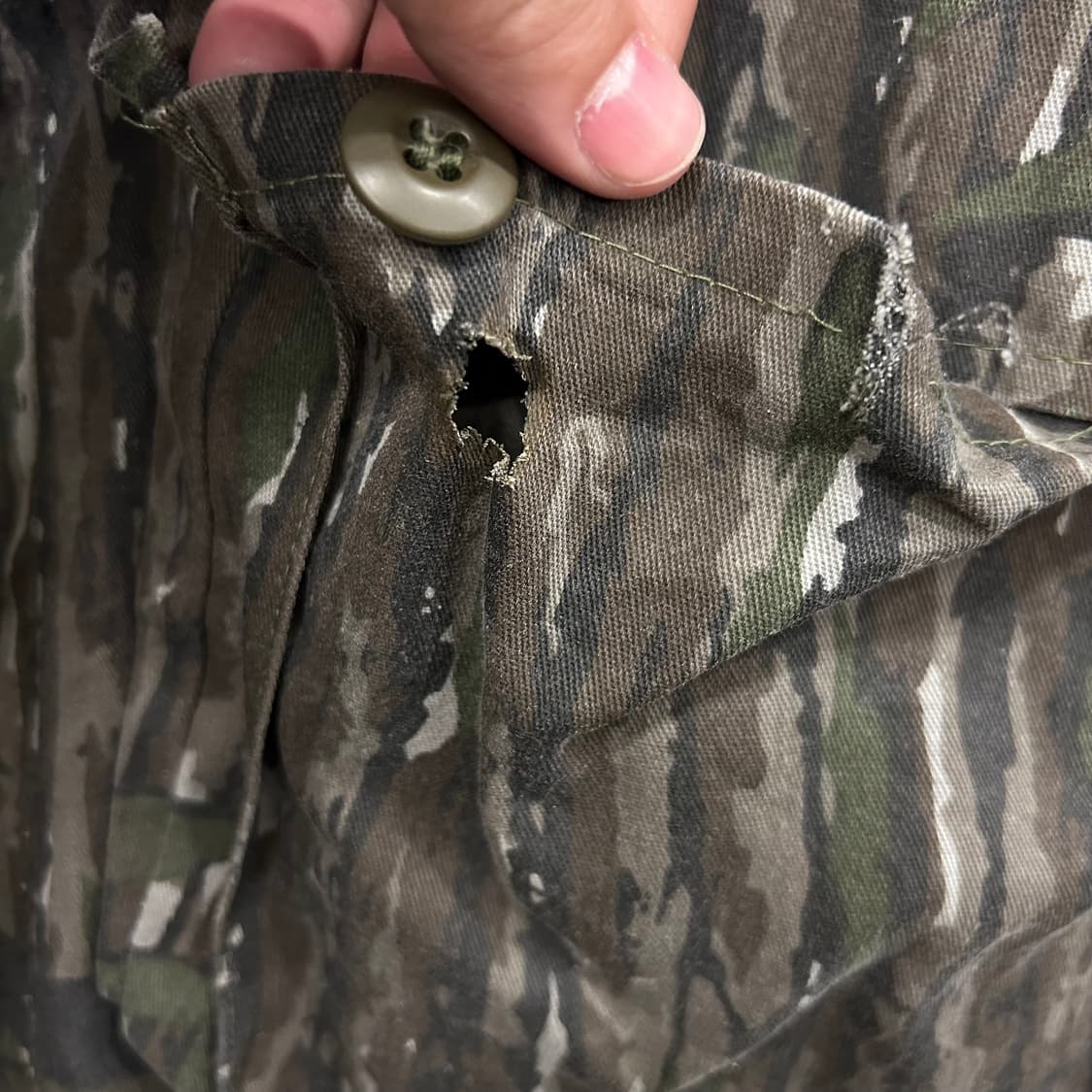 카벨라스 리얼트리패턴 히든버튼 헌팅 자켓 상품이미지4