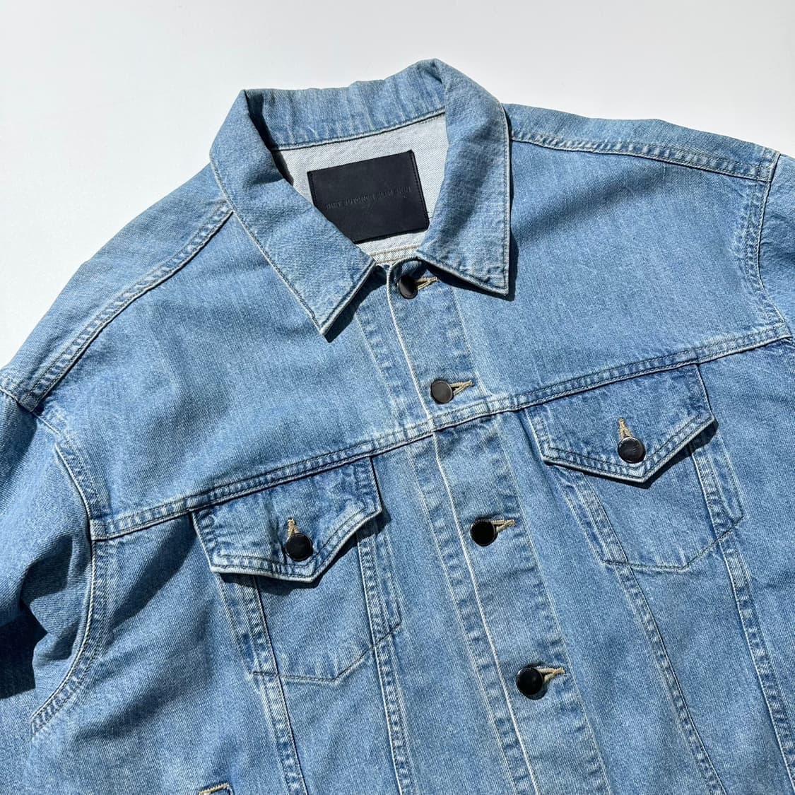 다이어트 부처 슬림 스킨 DBSS 비대칭 데님 트러커 자켓 상품이미지5