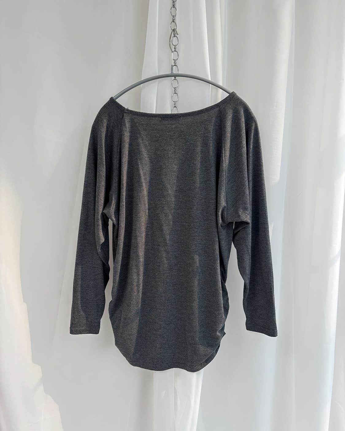 c-17 (c seventeen)밑단 셔링 그래픽 긴팔 티 상품이미지2