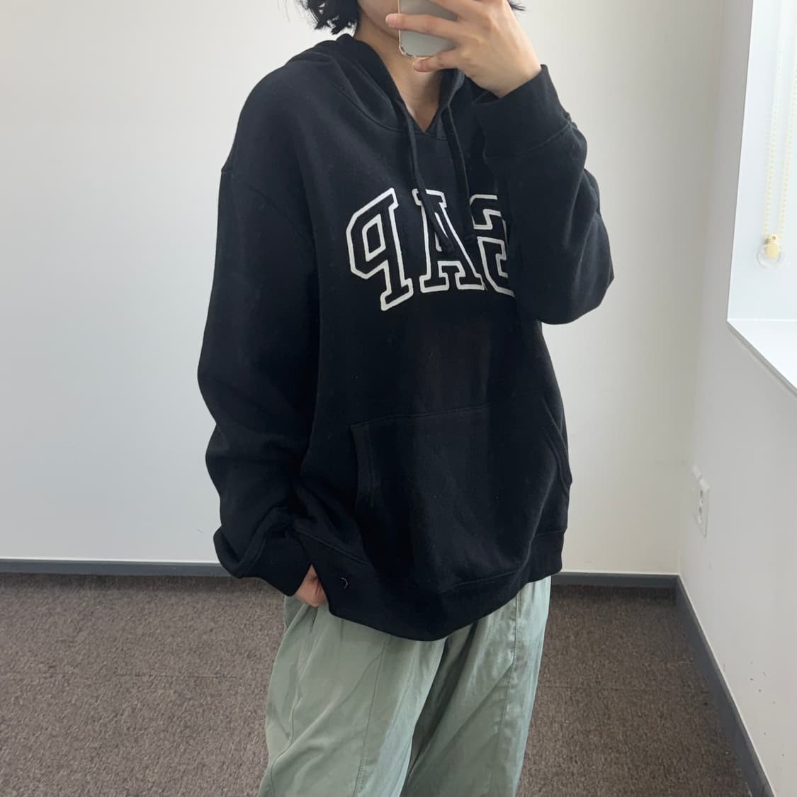 GAP 갭 블랙 로고 블랙 후드티 상품이미지2