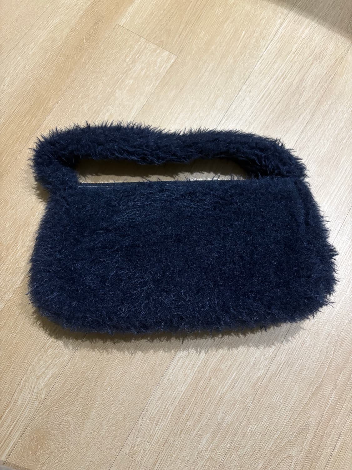 아모멘토 AMOMENTO SHAGGY SQUARE TOTE BAG 상품이미지4