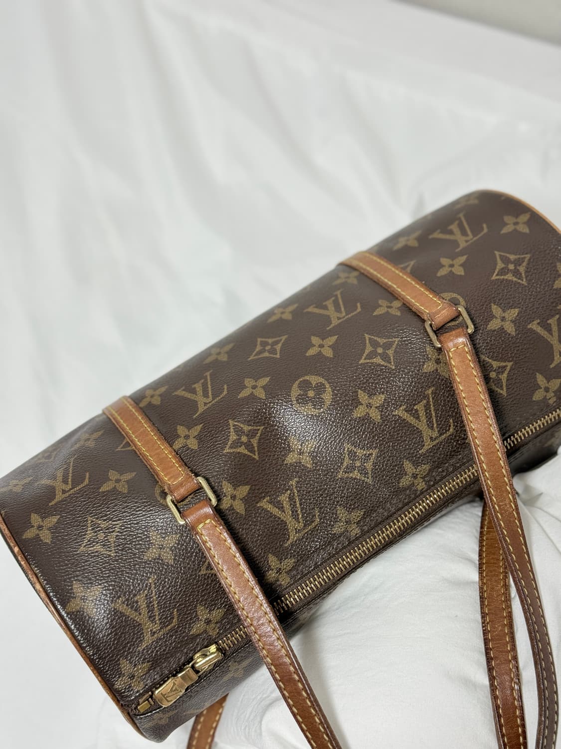 루이비통 빠삐용 원통 토트백 (30) 상품이미지4