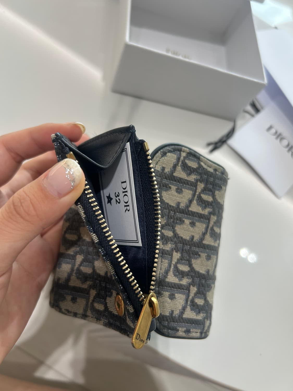 <Dior 공홈 구매/풀박스> 디올 Saddle Lotus 오블리크 반지 상품이미지8