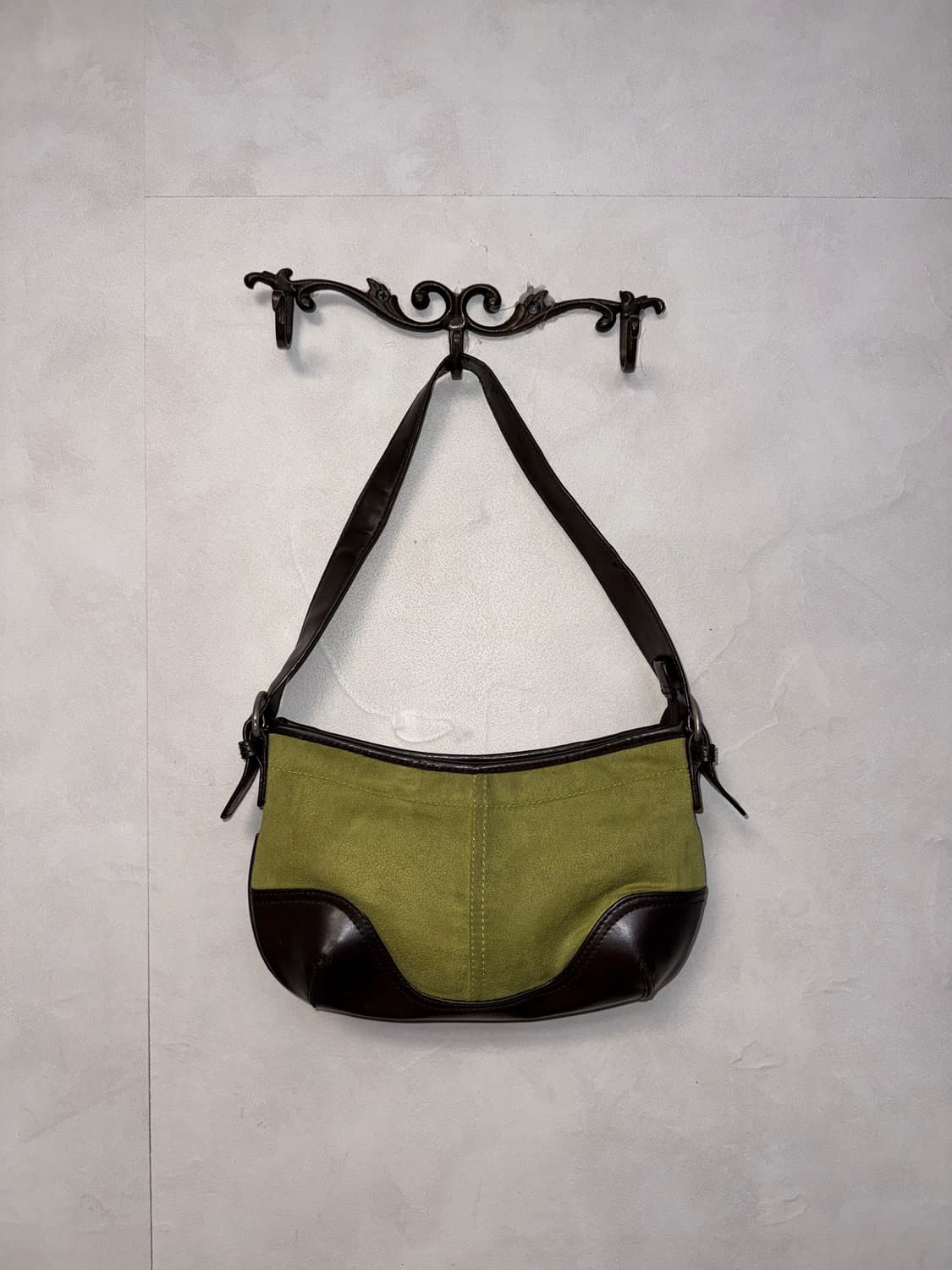 Khaki brown suede mini shoulder bag 상품이미지1