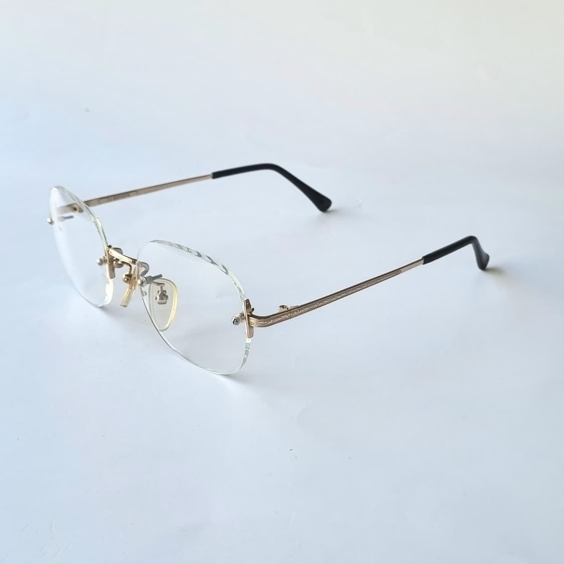 데드스탁 미니멀&럭셔리 골드 포인트 무테 안경  760 상품이미지2