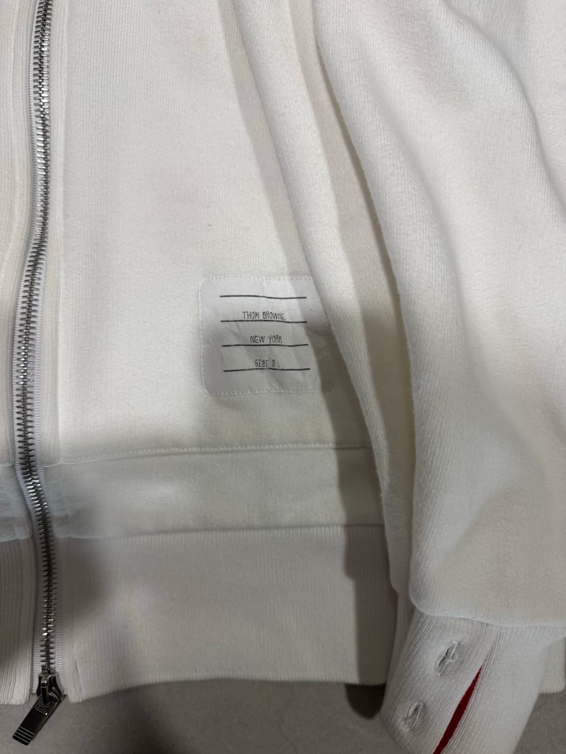 [당일출고,3사이즈] 톰브라운 화이트 백삼선 후드집업 상품이미지3