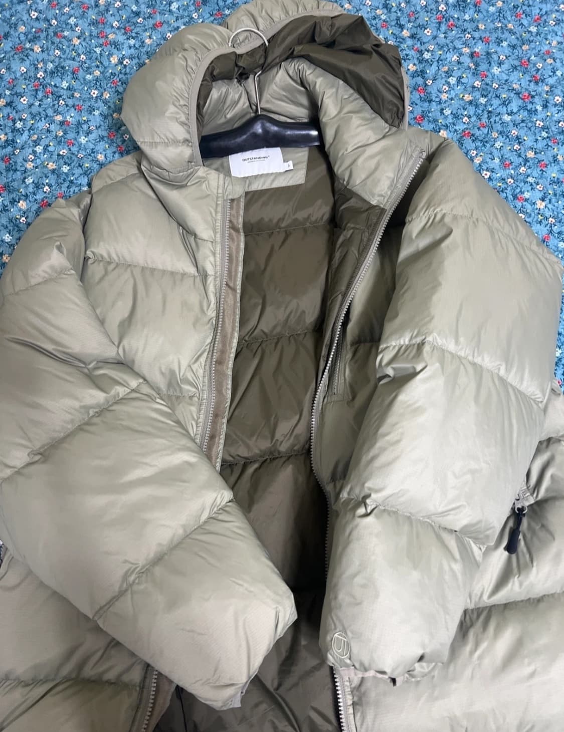 OUTSTANDING 아웃스탠딩 패딩 상품이미지1