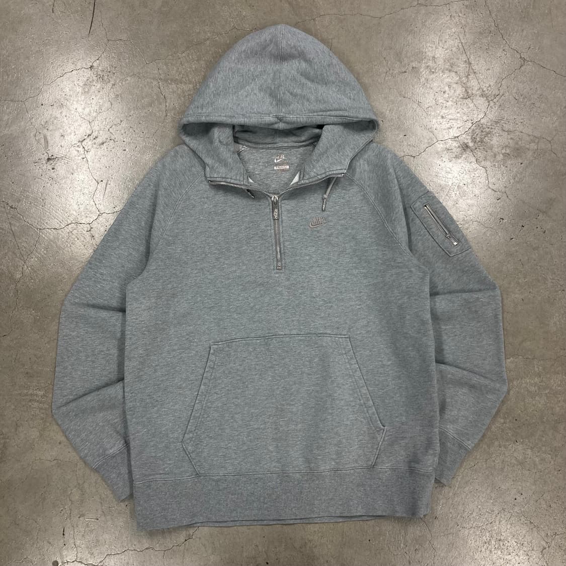 나이키 그레이 컬러 스몰 로고 하프 집업 후드티 상품이미지1