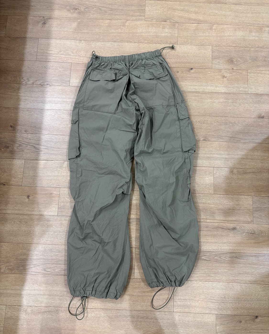 as if calie PARACHUTE CARGO PANTS KHAKI 상품이미지4