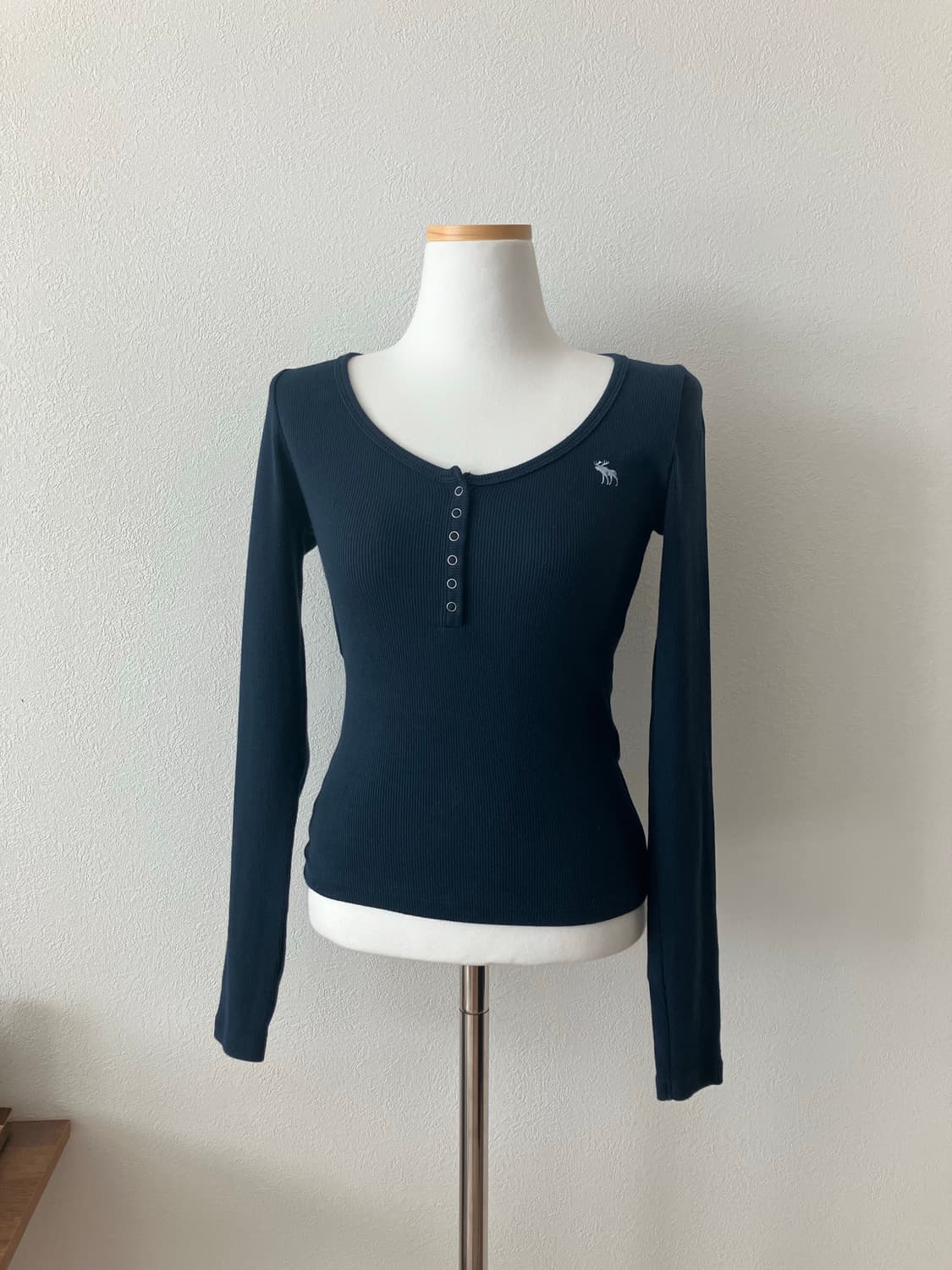 아베크롬비 네이비 골지 긴팔티셔츠 롱슬리브티 딱붙핏 상품이미지1