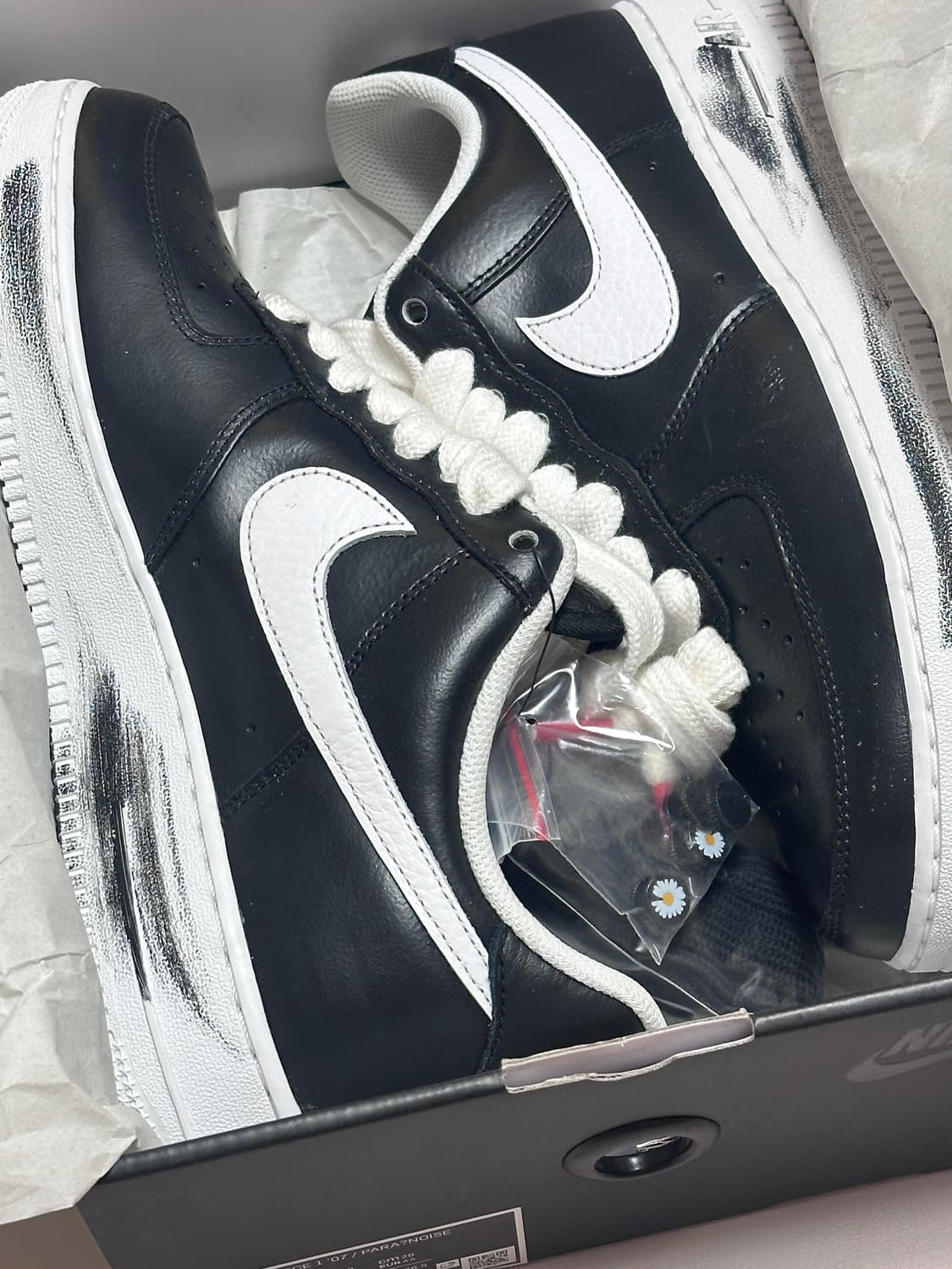 나이키 x 피스마이너스원 에어포스 1 로우 파라노이즈 상품이미지1