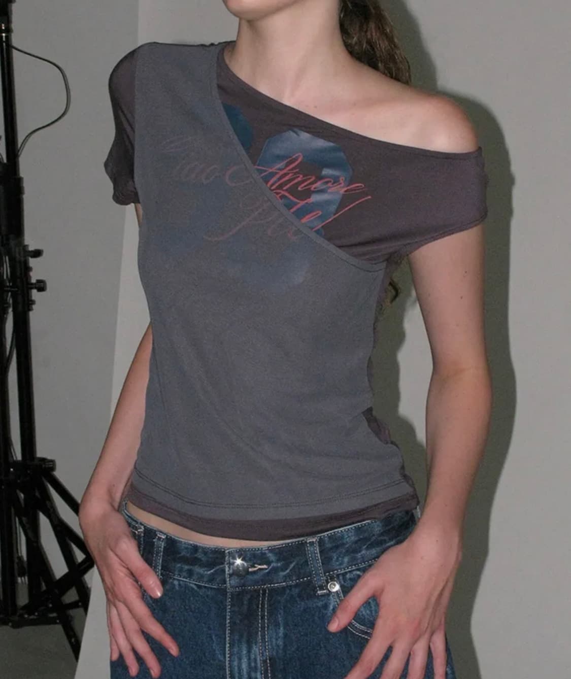 파르티멘토 우먼 넘버링 언발란스드 레이어 탑_차콜 상품이미지2