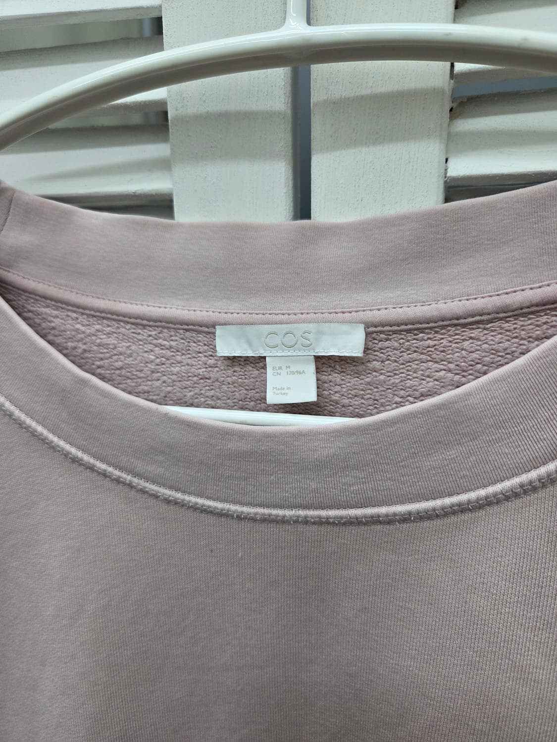 코스 라이트핑크 오버핏 맨투맨 상품이미지2