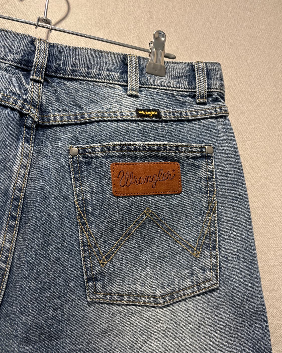 (30) 랭글러 플레어핏 호라이즌 디스트로이드 인디고 미디엄 부츠컷 상품이미지4