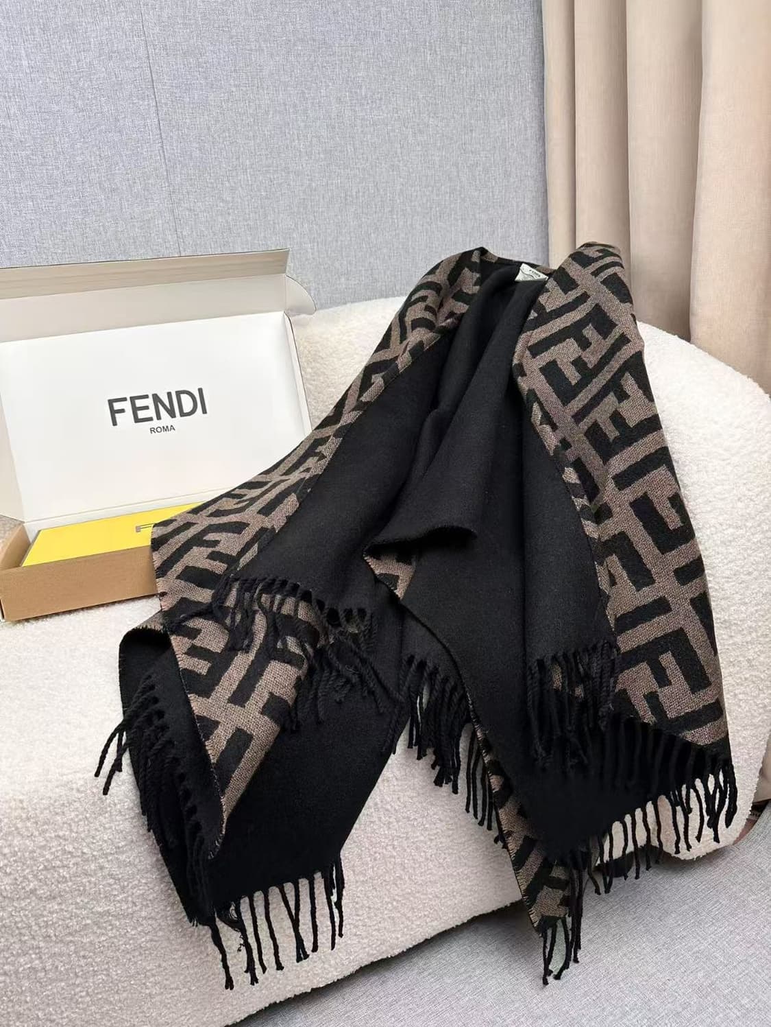FENDI 구미풍 케이프 울 캐시미어 니트 머플러 여성용 상품이미지2
