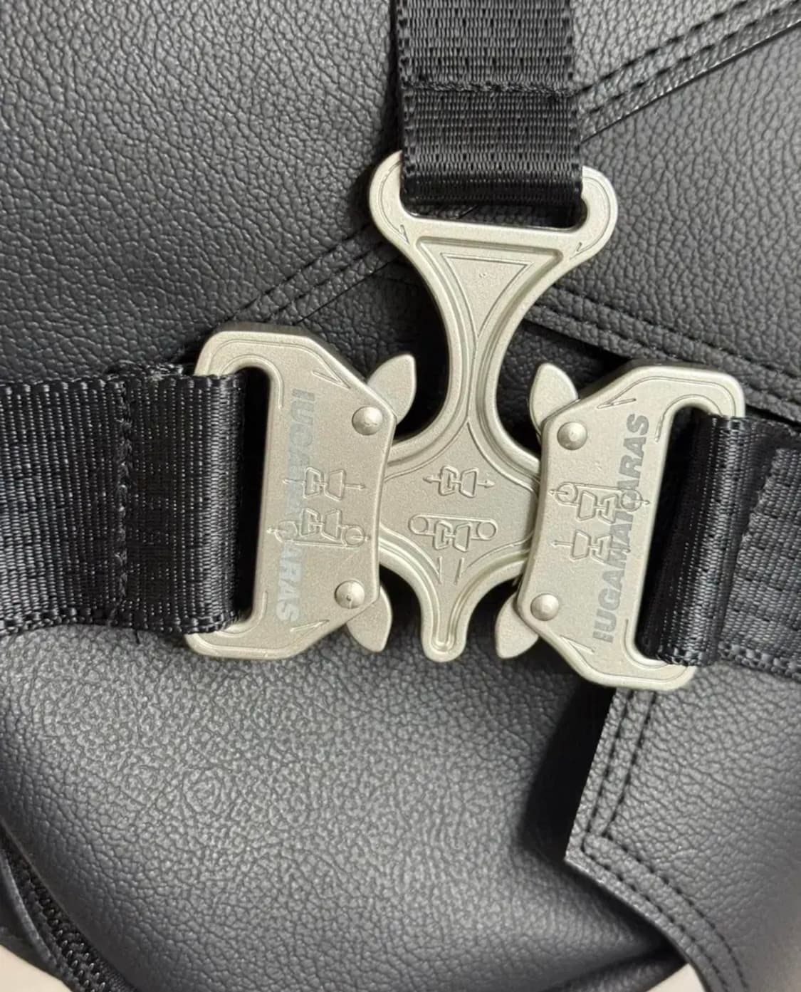 이우가마카라스 크로우 버클백 상품이미지3