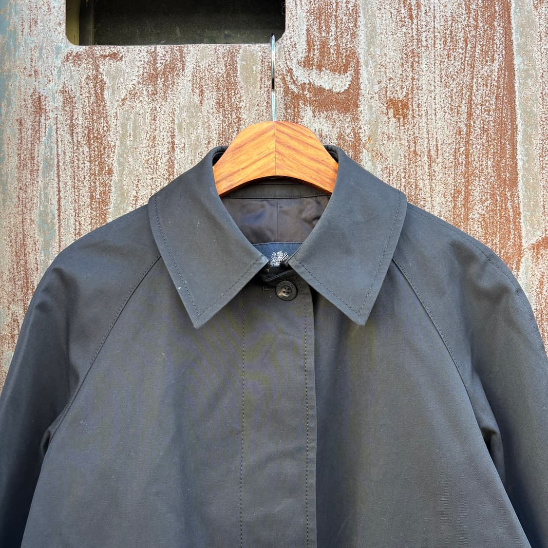 아쿠아스커텀 블랙 래글런 투 포켓 코트 상품이미지2