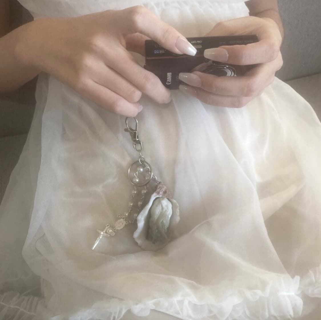 판매) Frustrated oyster prayer key chain 상품이미지1