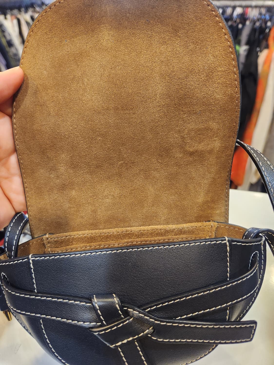 로에베 게이트백 미니 블랙  상품이미지9