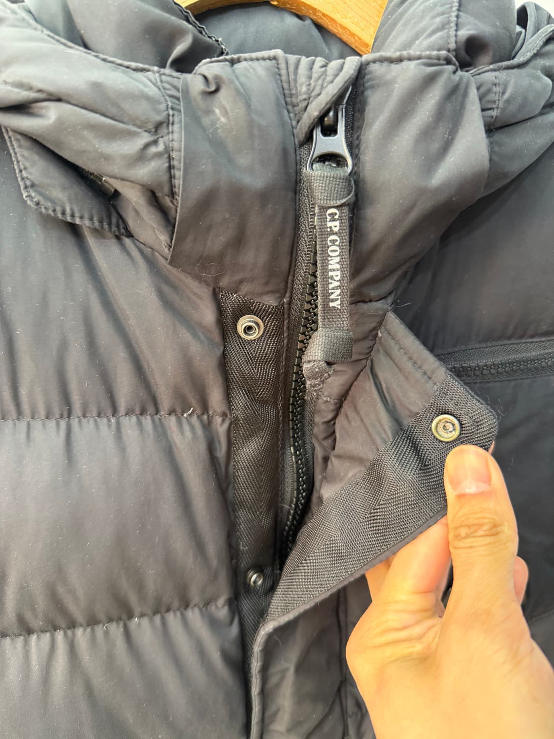 매장판정품) CP컴퍼니 렌즈 고글 패딩조끼 95 상품이미지4