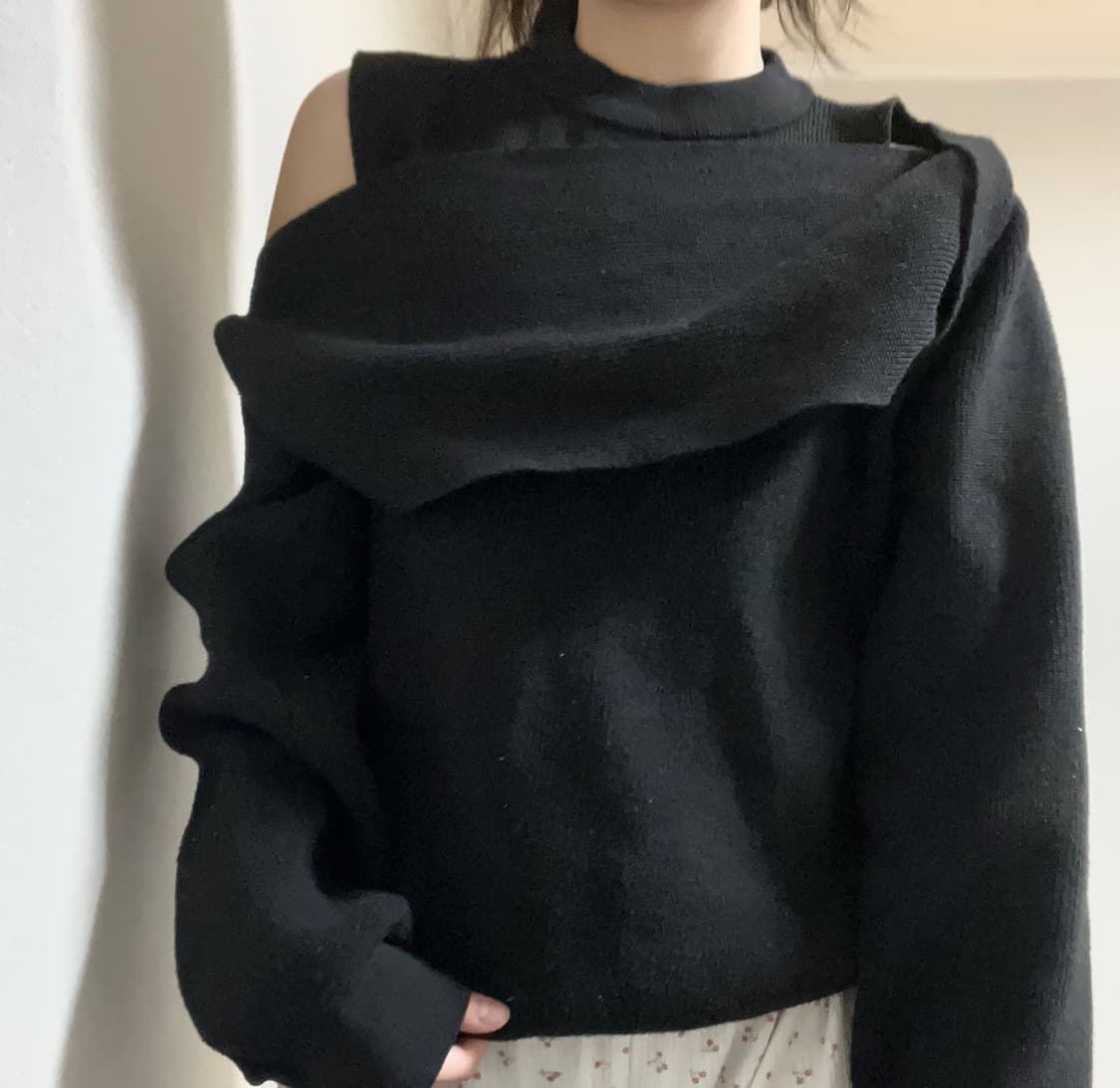 knit off shoulder 드레이프 니트 오프숄더 상품이미지1
