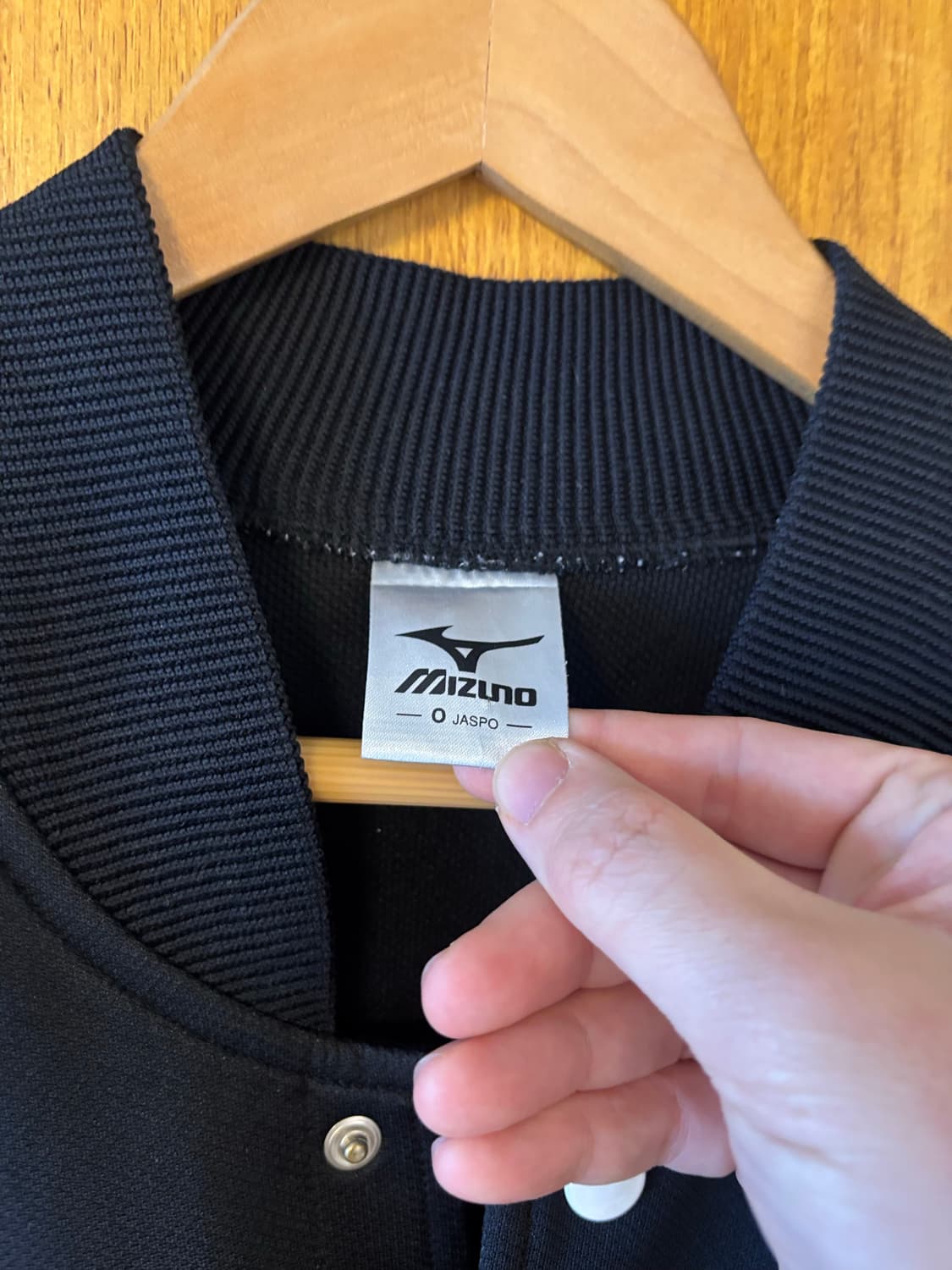 미즈노 블랙/레드 배색 트레이닝 자켓 상품이미지3