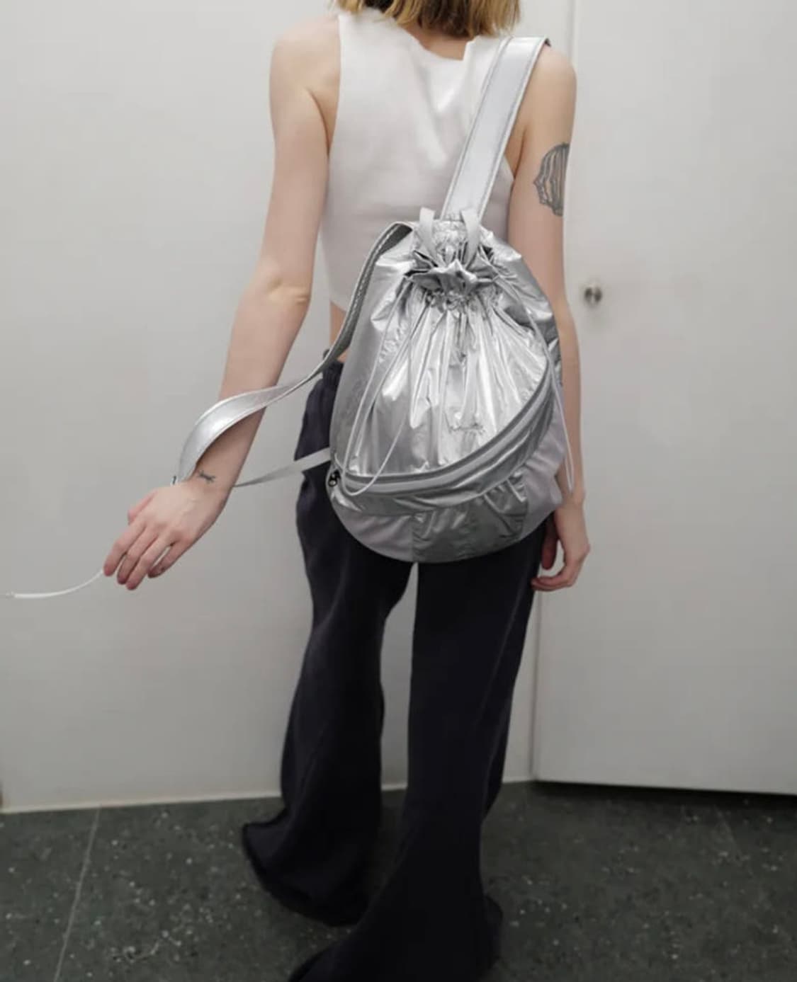 새상품) 아카이브앱크 실버 백팩 상품이미지10