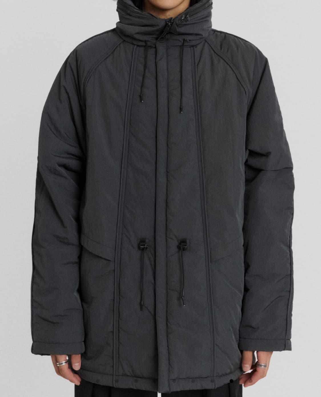 새상품)언어펙티드 패디드 파라슈트 점퍼 챠콜 상품이미지4