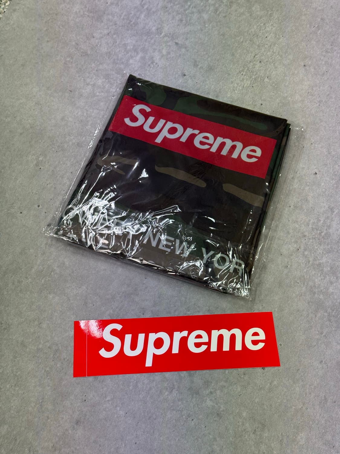 슈프림 25fw 기프트 런드리백 + 박스로고 스티커 상품이미지1