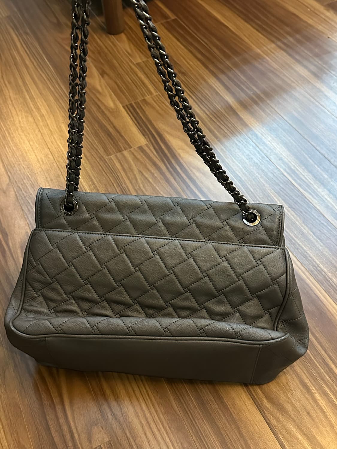 시슬리 퀄팅 체인 숄더백 회색 상품이미지4