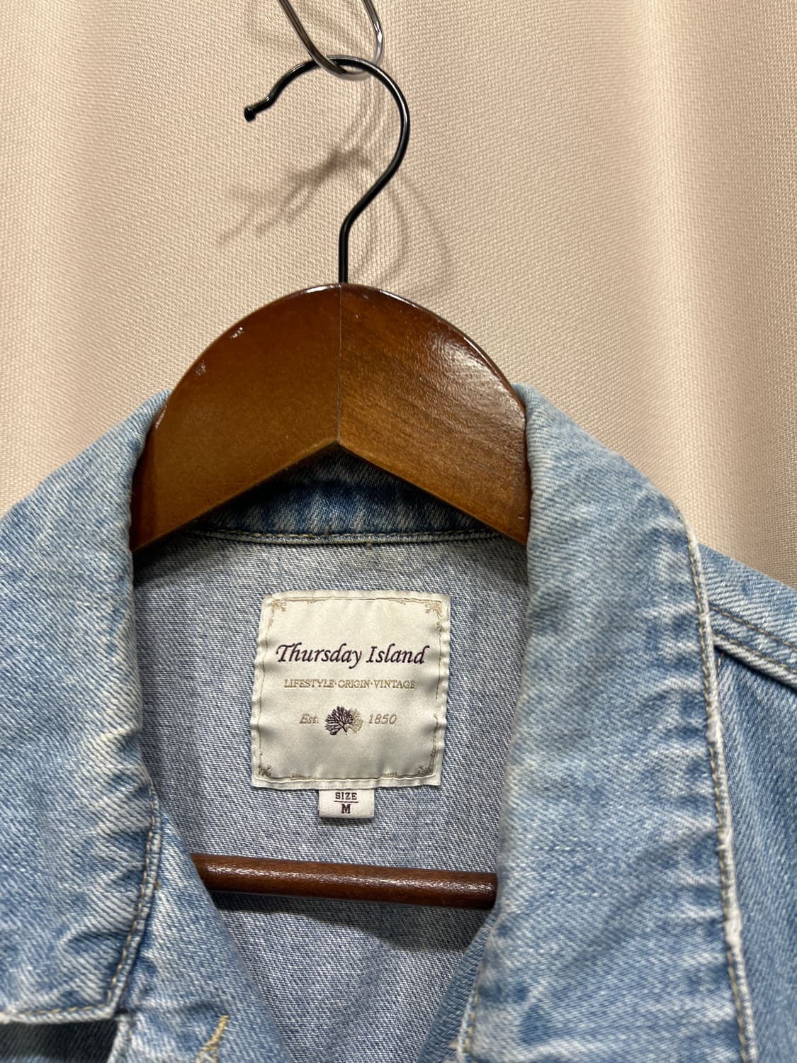 써스데이 아일랜드 그라데이션 데님 베스트 자켓 상품이미지4