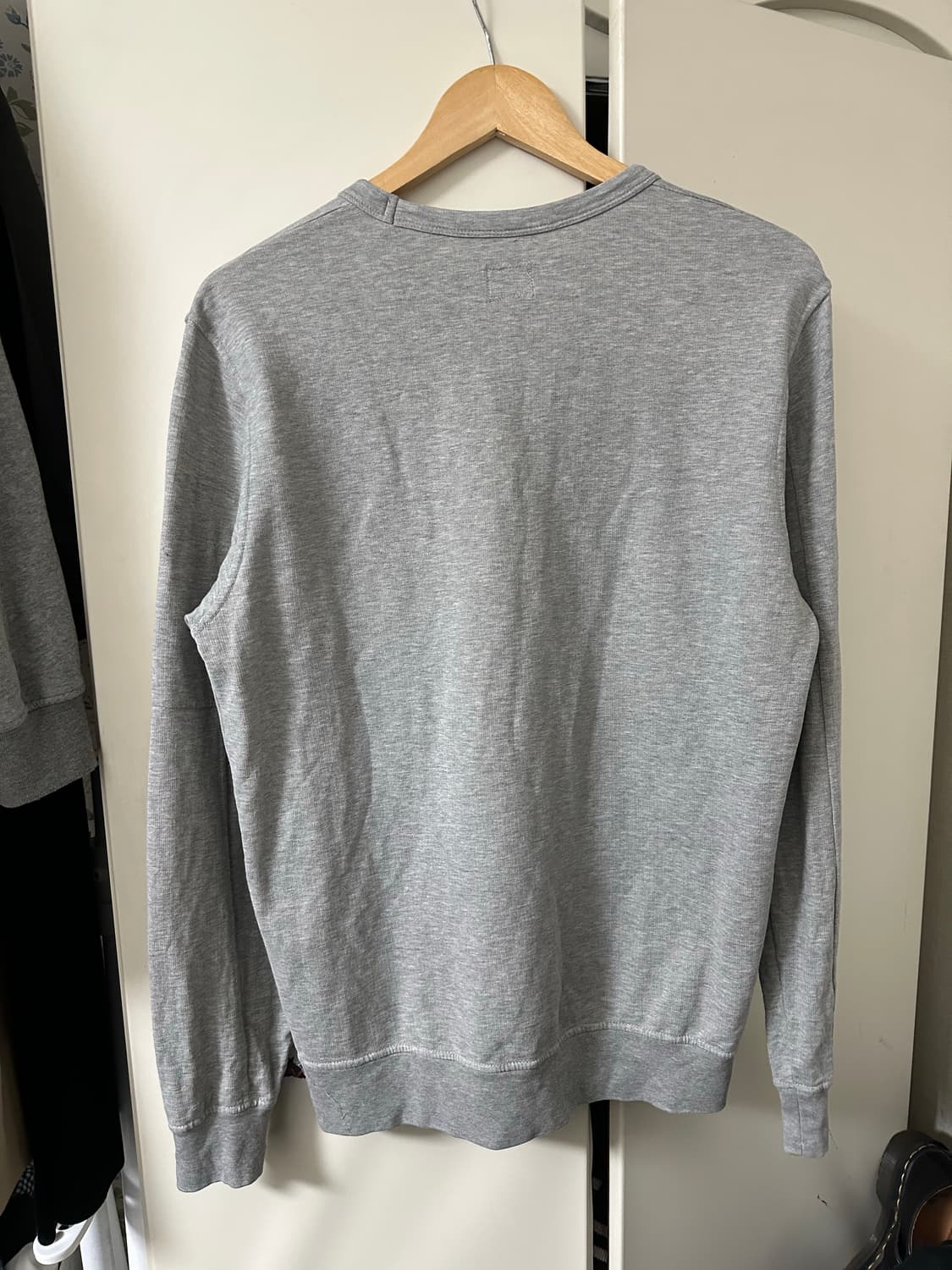 CP 컴퍼니 렌즈 맨투맨 M 회색(95-100) 상품이미지3