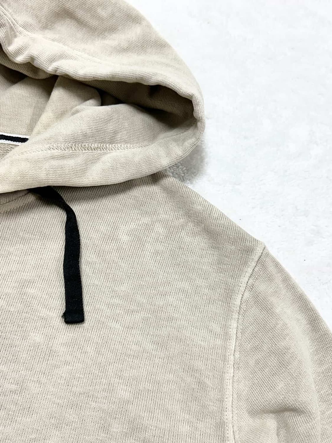 스톤아일랜드 베이지 피그먼트 와펜 후드 상품이미지9