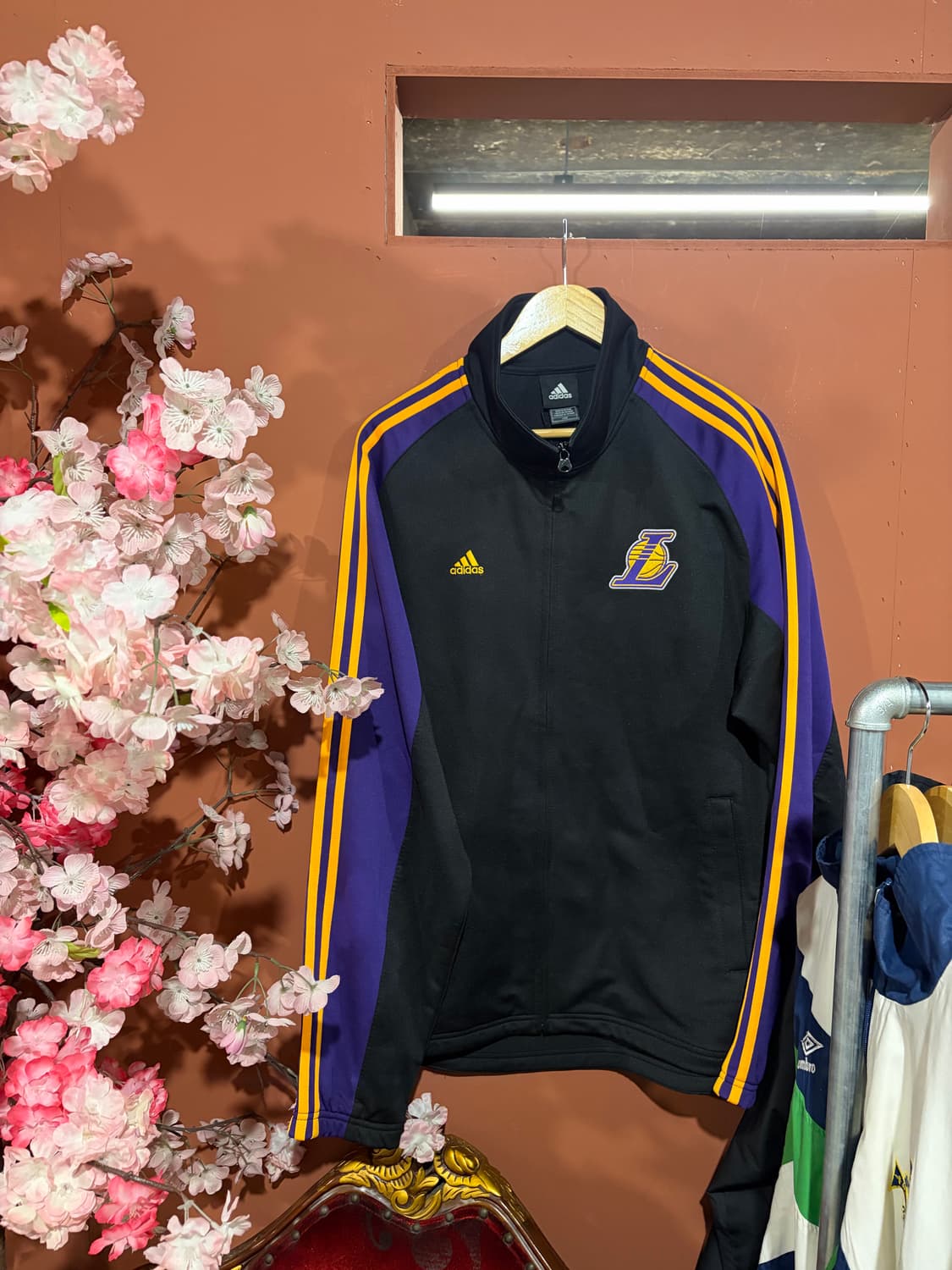 아디다스 레이커스 트랙탑 상품이미지1