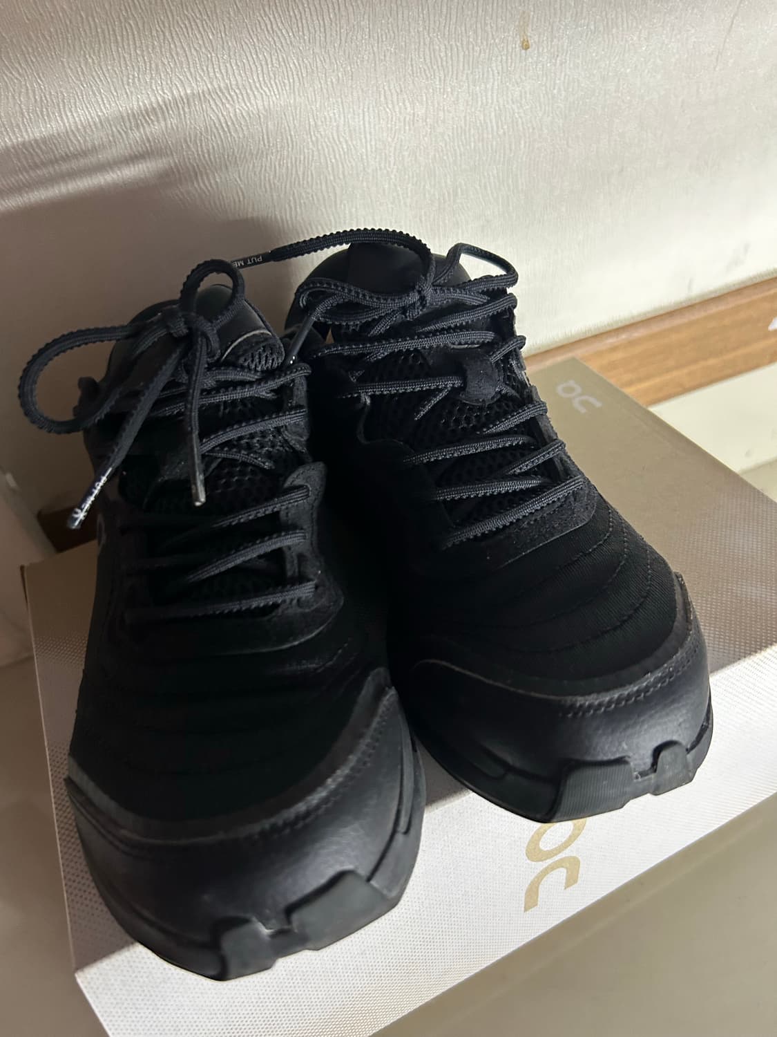 온러닝 클라우드존 문 블랙 245 상품이미지1