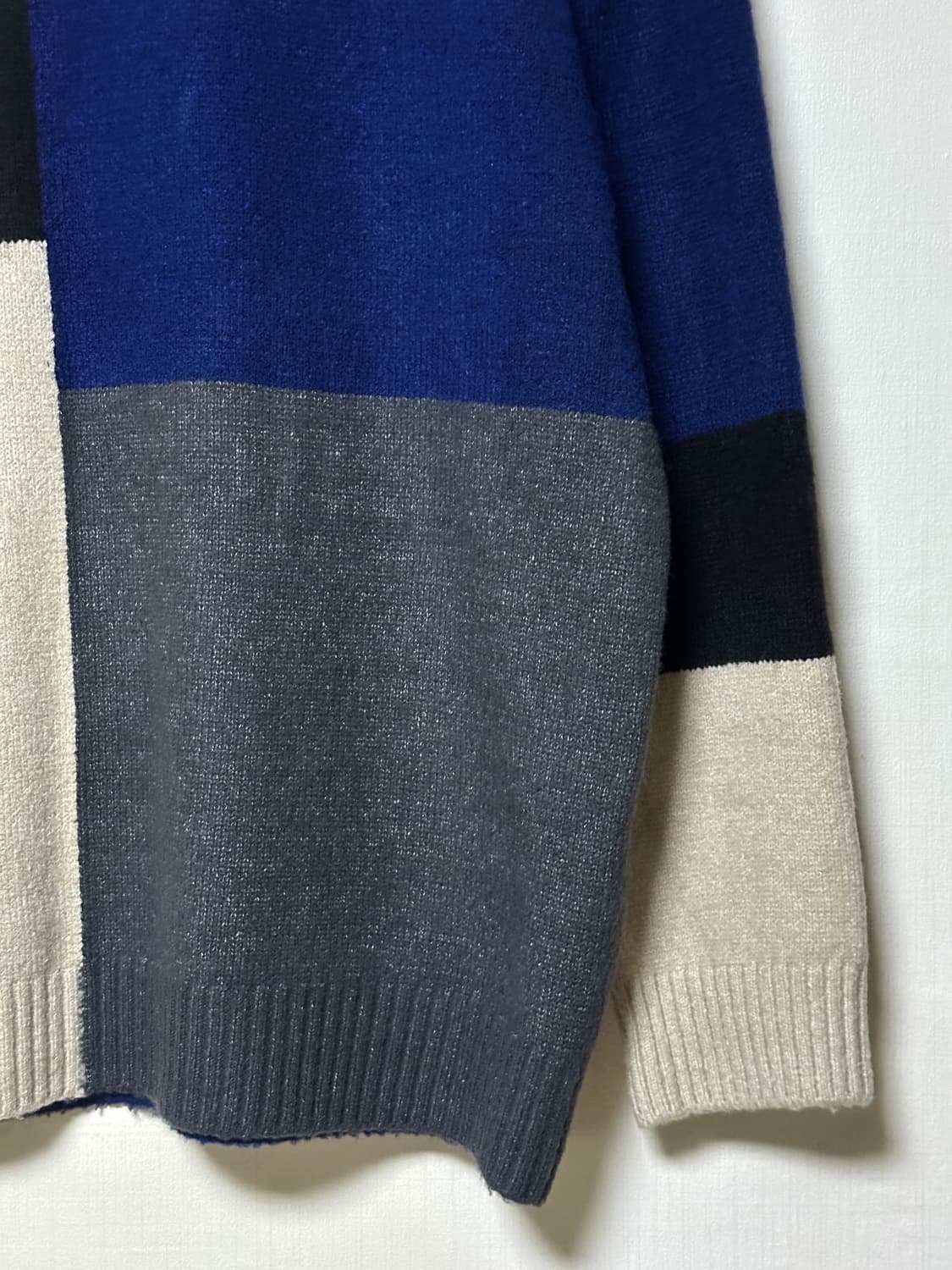 지오송지오 네이비 배색 니트 100 상품이미지4