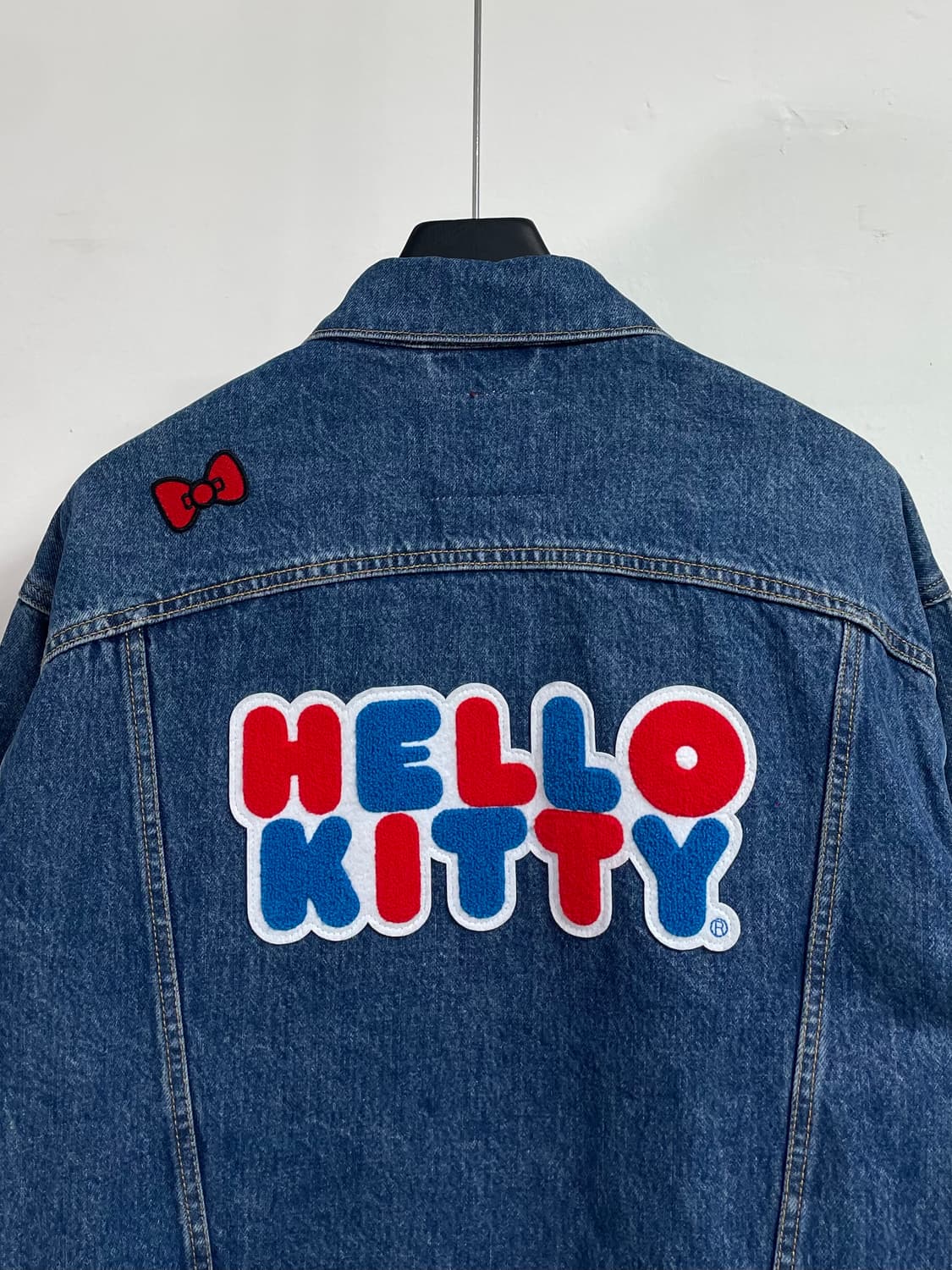 리바이스 X 헬로키티 오버사이즈 청자켓 (on.398) 상품이미지4