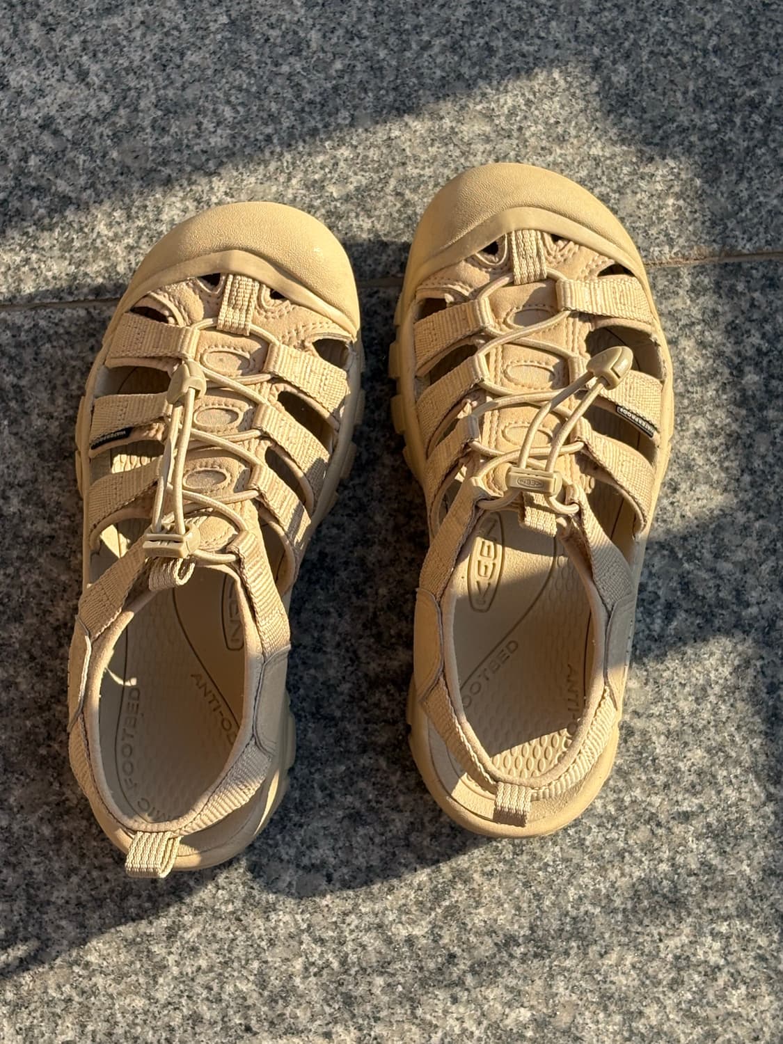 Keen 킨 뉴포트 H2 샌들 Safari 240사이즈 상품이미지1