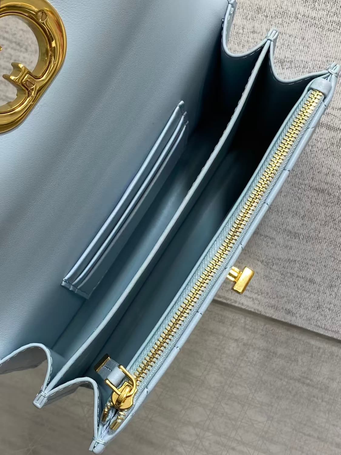 디올 S5169UDAX 미스 카로 미니백 램스킨 플래시드 블루 상품이미지5