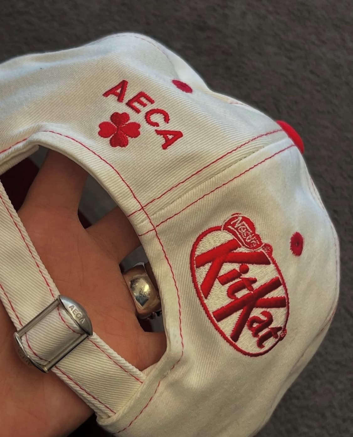 에이카화이트 X 킷캣 볼캡 상품이미지3