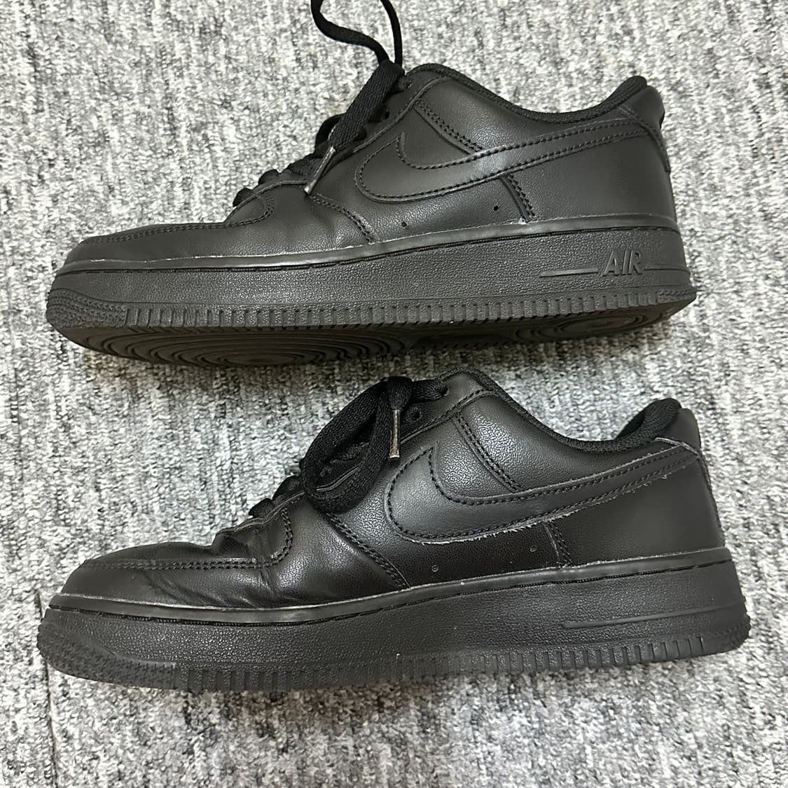 두켤레 가격! 나이키 에어포스 블랙 & 화이트 235 상품이미지4
