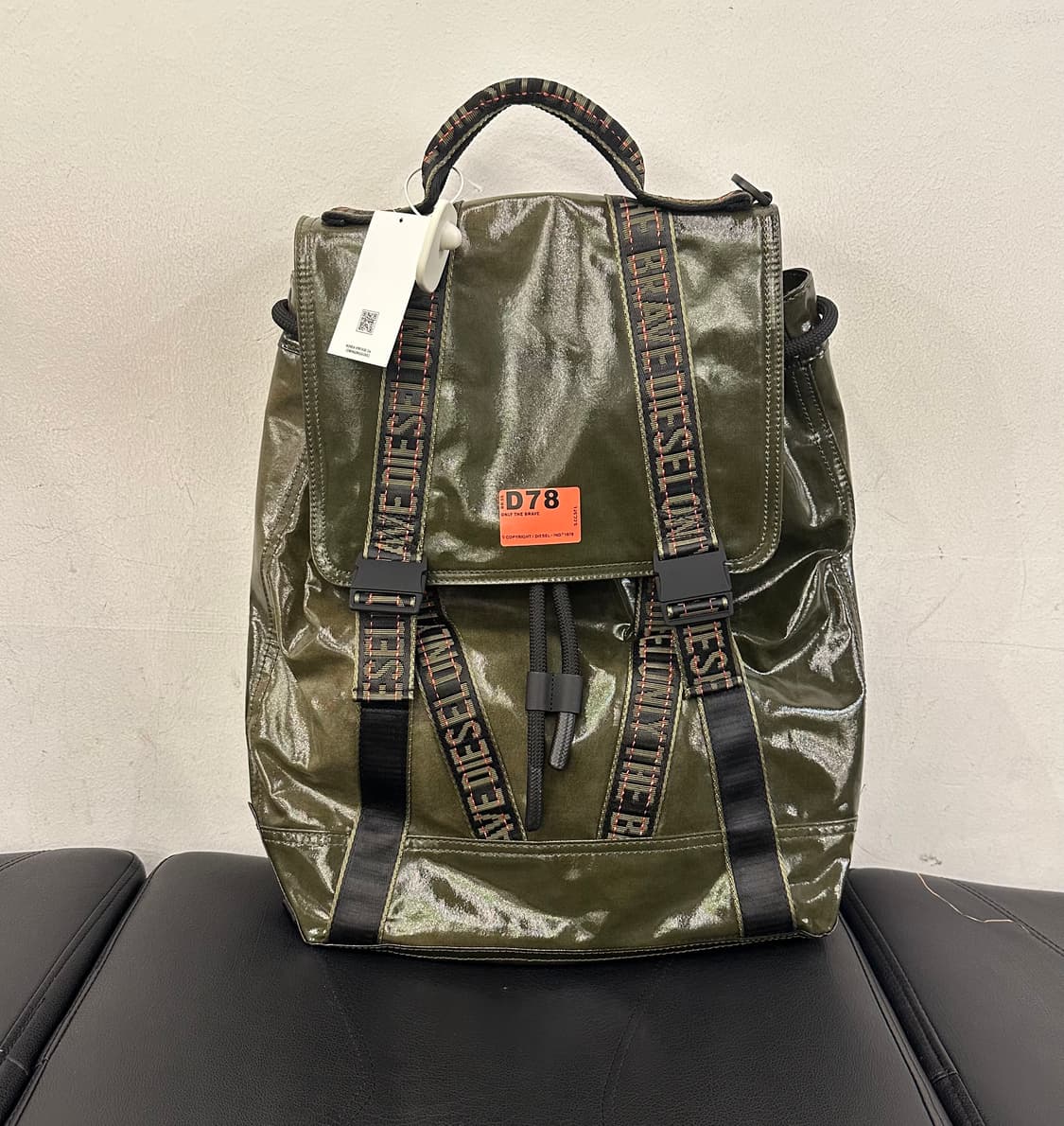 디젤 올리브 에나멜 백팩🫒 상품이미지1