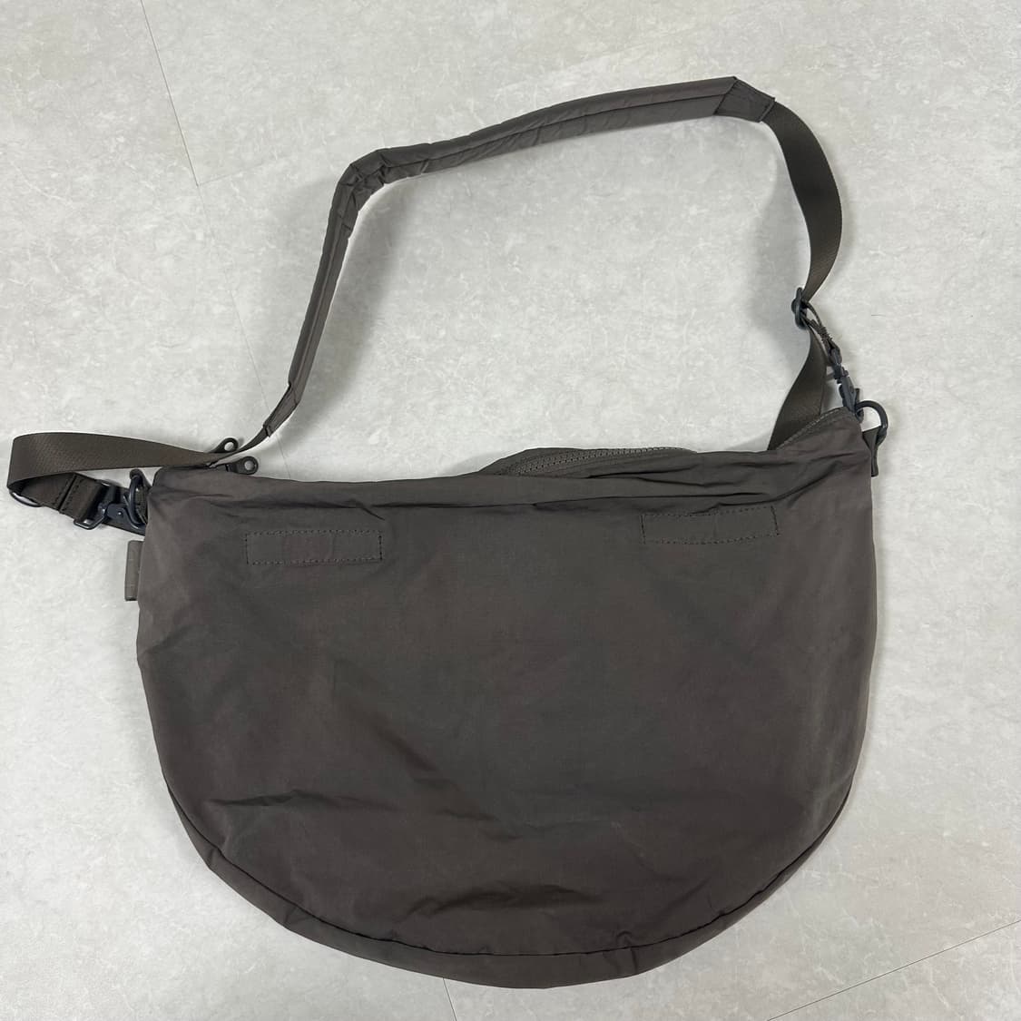 아미아칼바 메신저백 그레이 상품이미지2