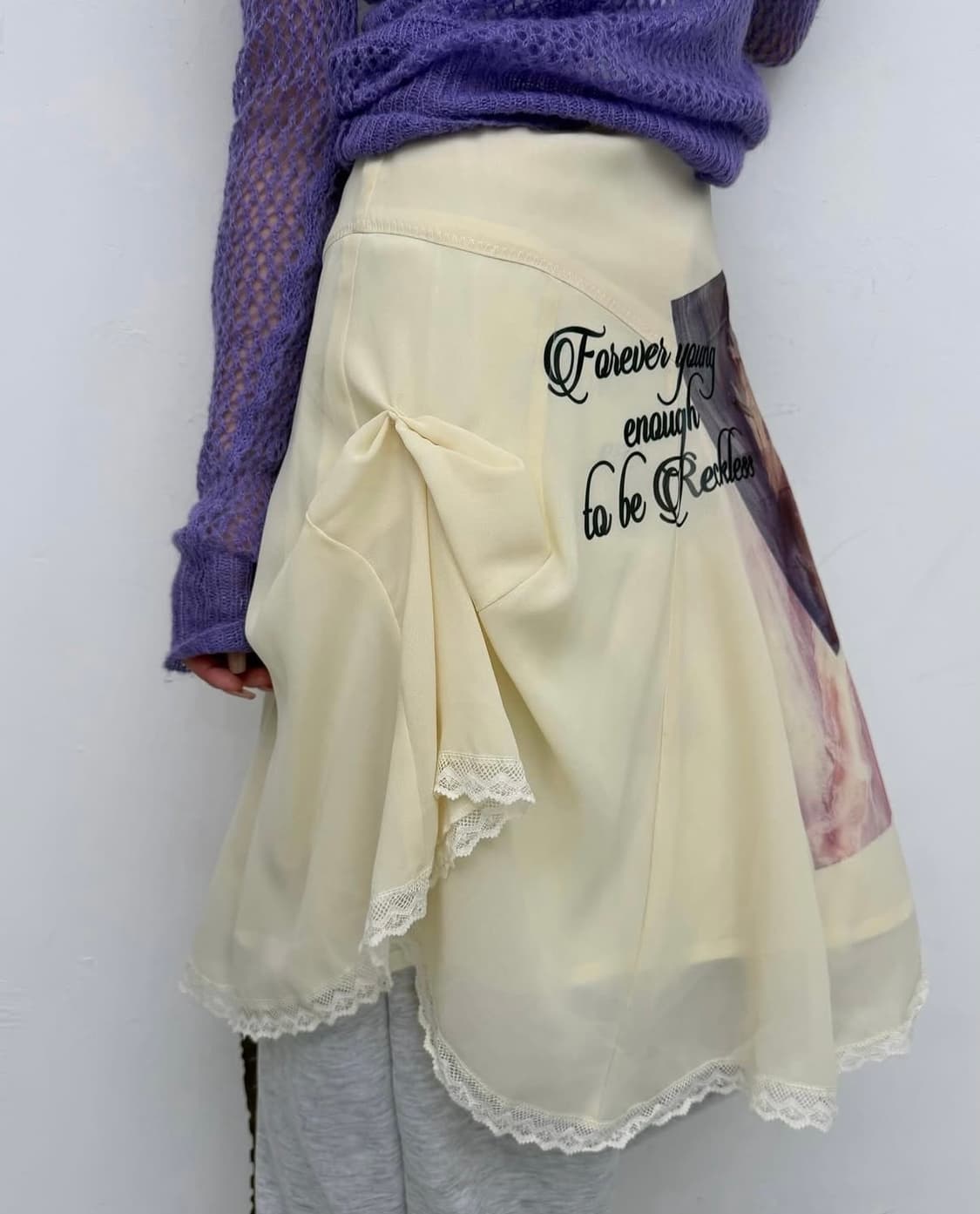 아이보리 그래픽 셔링 미디 스커트  상품이미지2