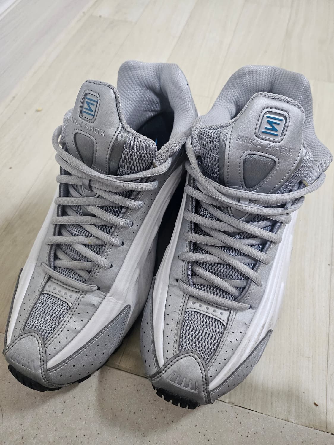 나이키 샥스 R4 270사이즈 상품이미지1