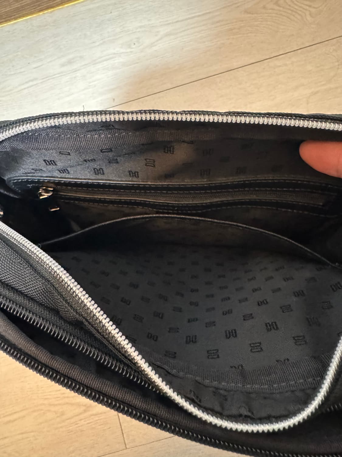 닥스 남성 크로스백 팝니다! 상품이미지4