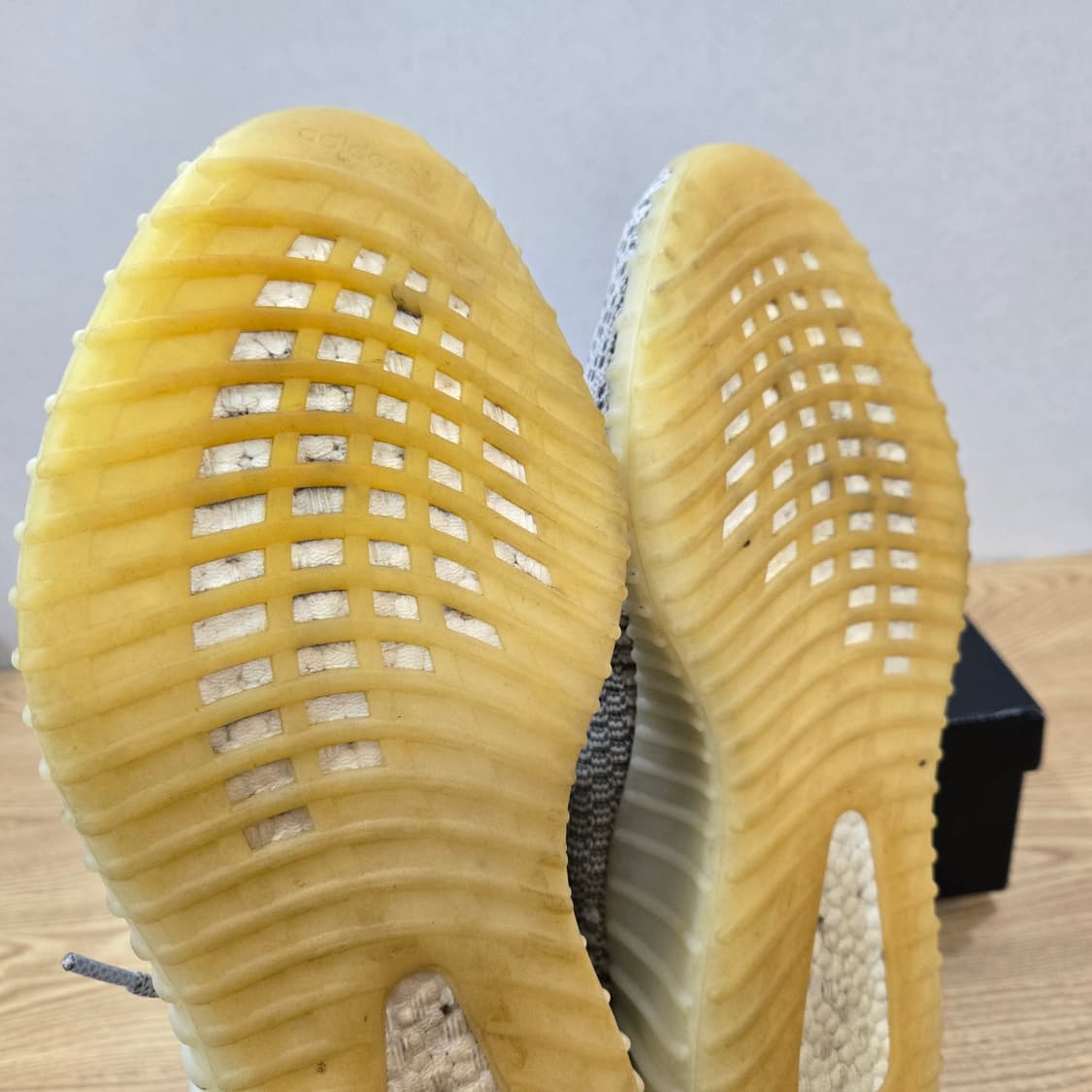 290 아디다스 이지부스트 350v2 스테틱 화이트 상품이미지8