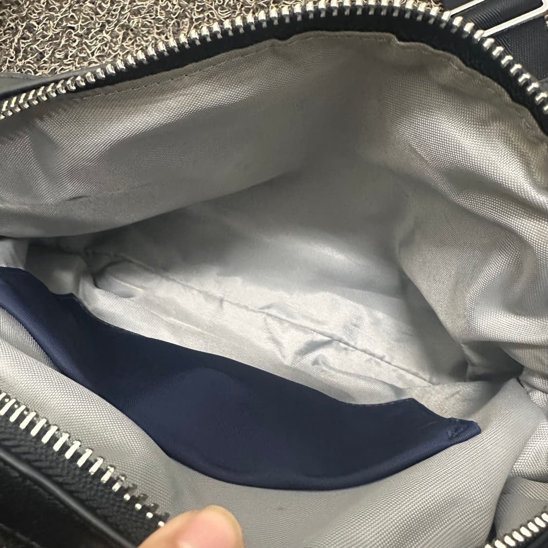 만다리나덕 미니 크로스백 가방 네이비 상품이미지6