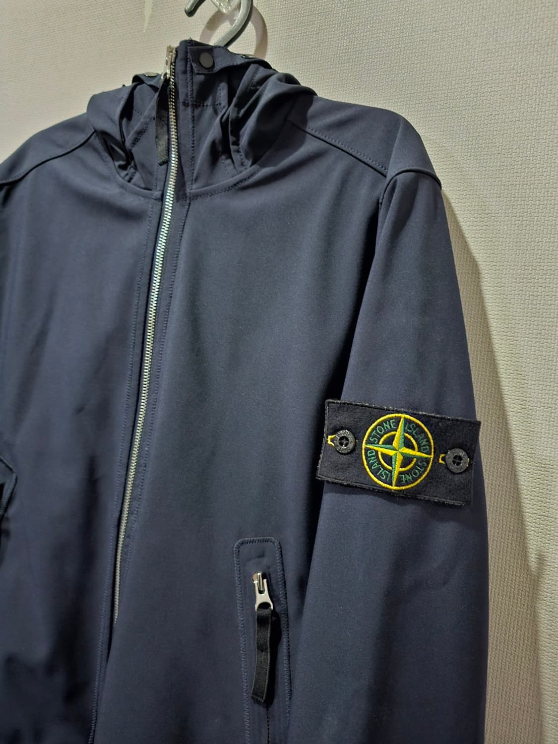 정품 스톤아일랜드 라이트 소프트쉘 후드 자켓 90 / S 상품이미지2