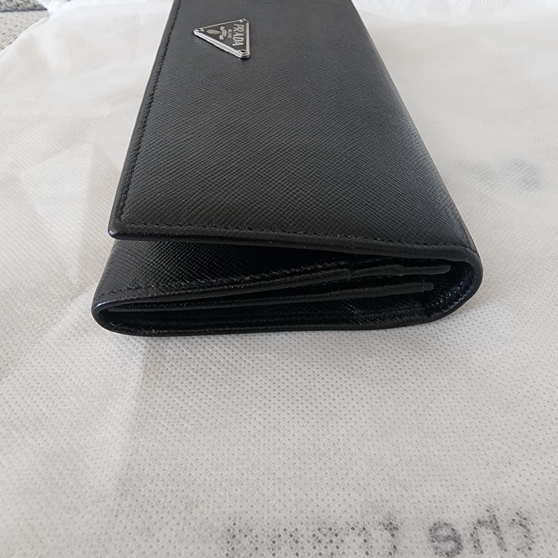 상태양호 프라다 정품 삼각로고 사피아노 장지갑 블랙 상품이미지6